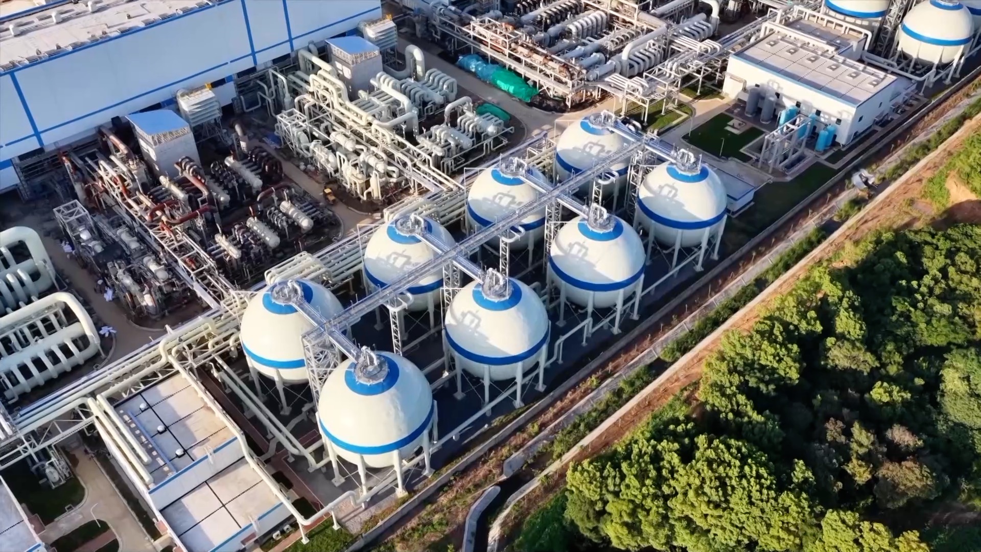 Le plus grand projet de stockage d'énergie à air comprimé dans une grotte de sel au monde achève les tests de démarrage d'une unité complète à Jintan, dans la province du Jiangsu (est de la Chine), le 12 septembre 2026. /CMG
