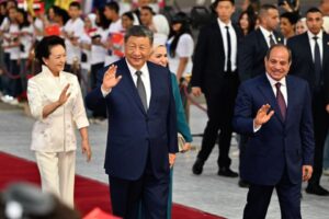 Le président Xi Jinping arrive au Caire pour une visite d&rsquo;État en Égypte