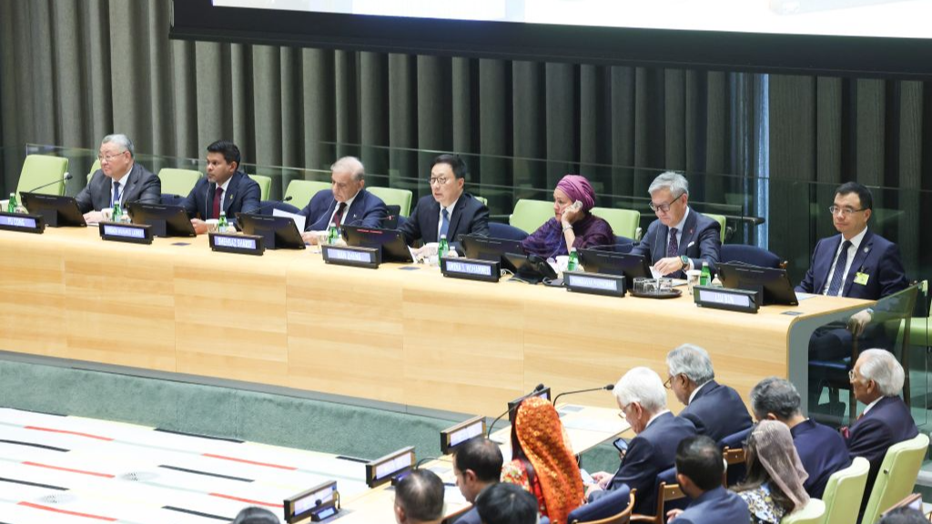 Le vice-président chinois Han Zheng prononce un discours lors du dialogue de haut niveau sur le cinquième anniversaire de l'Initiative de développement mondial organisé par la Chine au siège des Nations Unies à New York, le 25 septembre 2026. /Xinhua