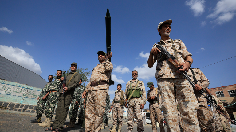 Des combattants houthis se rassemblent lors d'une campagne visant à mobiliser davantage de combattants dans un contexte d'escalade des combats, à Sanaa, au Yémen, le 10 septembre 2026. /VCG