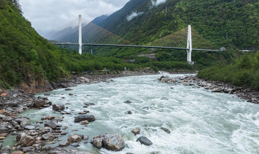 Le grand pont de Polonggou, dans le comté de Bomi, dans la région autonome de Xizang (sud-ouest de la Chine), le 14 mai 2026. /Xinhua
