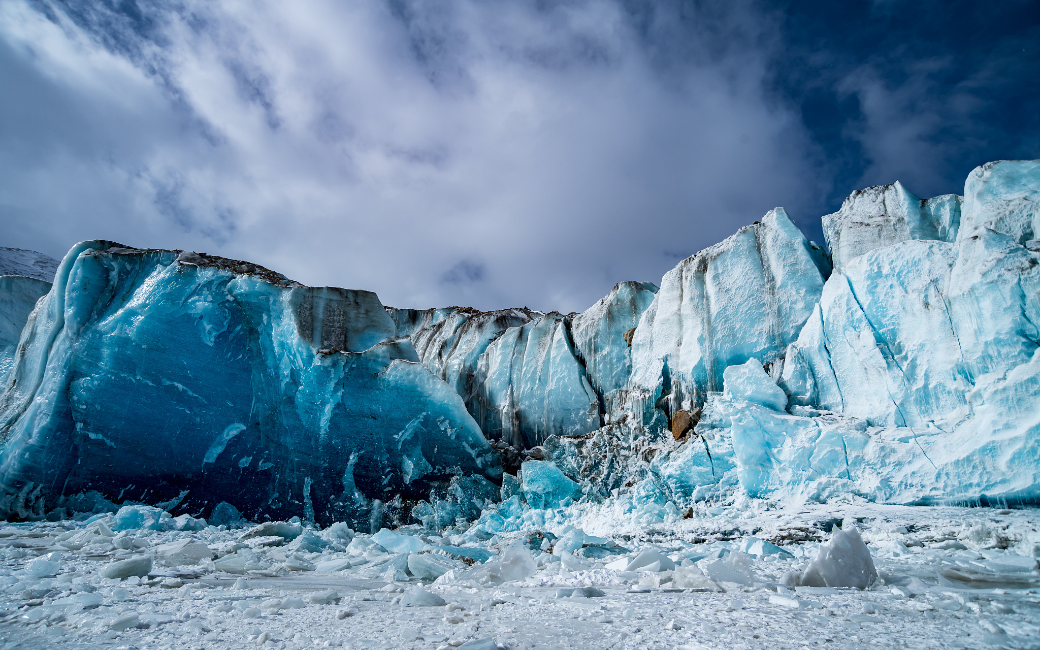 Glacier Laigu dans le comté de Baxoi, ville de Qamdo, région autonome de Xizang, Chine. /VCG