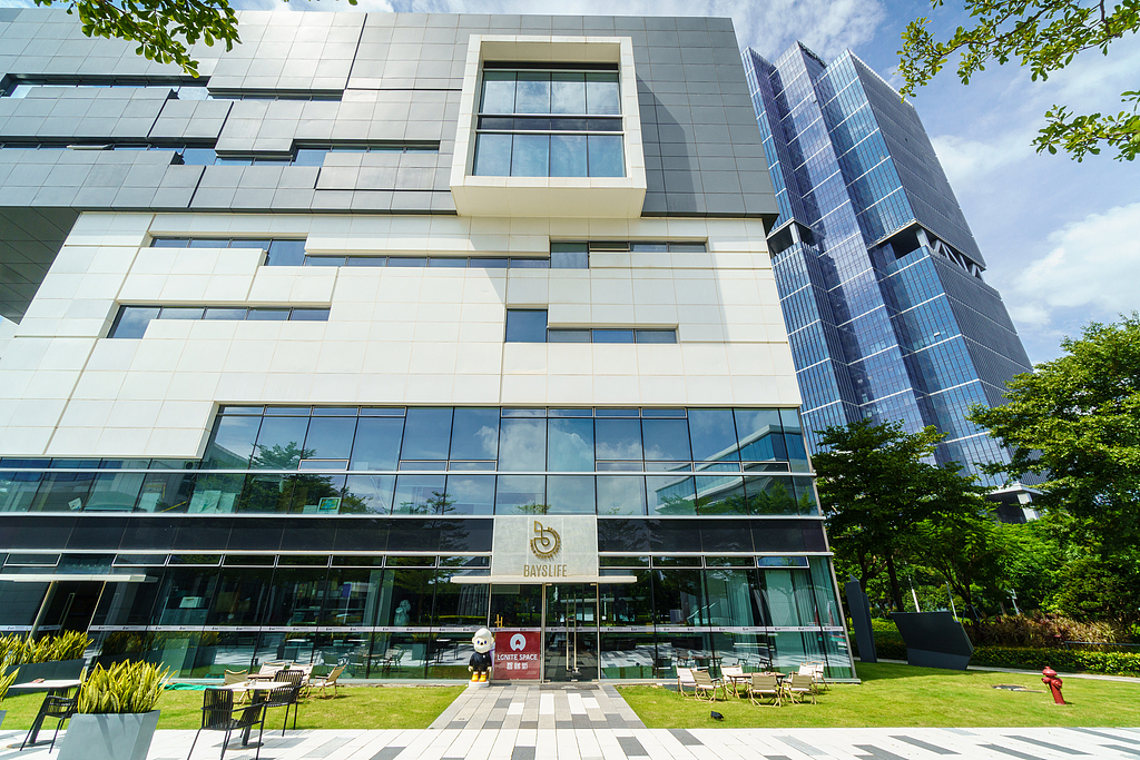 Qianhai Shenzhen-Hong Kong Youth Innovation and Entrepreneur Hub dans la zone de coopération pour l'industrie des services modernes de Qianhai Shenzhen-Hong Kong, Shenzhen, sud de la Chine, le 19 septembre 2024. /VCG