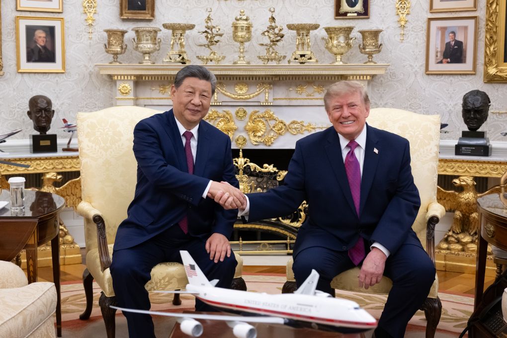 Le président chinois Xi Jinping serre la main du président américain Donald Trump dans le Bureau Ovale après une cérémonie de bienvenue à la Maison Blanche à Washington, DC, Etats-Unis, le 24 septembre 2026. /Xinhua