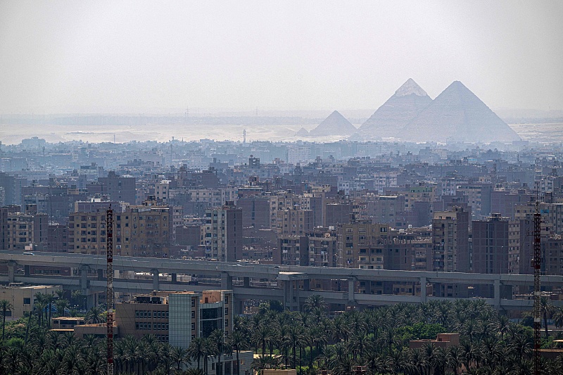 Les pyramides apparaissent derrière l'horizon du Caire, en Égypte, le 25 août 2024. /CFP