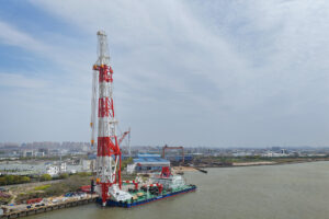Un navire de battage de pieux développé par la Chine se rend au Brésil pour un projet de pont