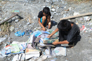 Unicef, 14,000 children without school in Nepal one month after the floods