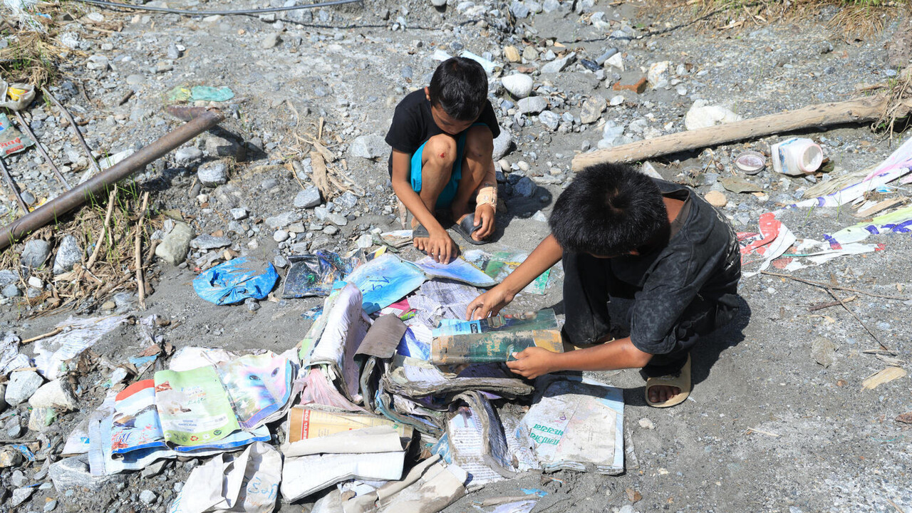 Unicef, 14,000 children without school in Nepal one month after the floods