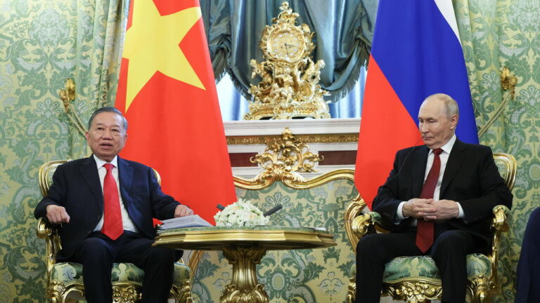 Vietnam President To Lam meets Putin in Moscow
                  
