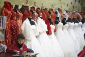 WSJ, ‘increasingly glamorous weddings in China to encourage births’