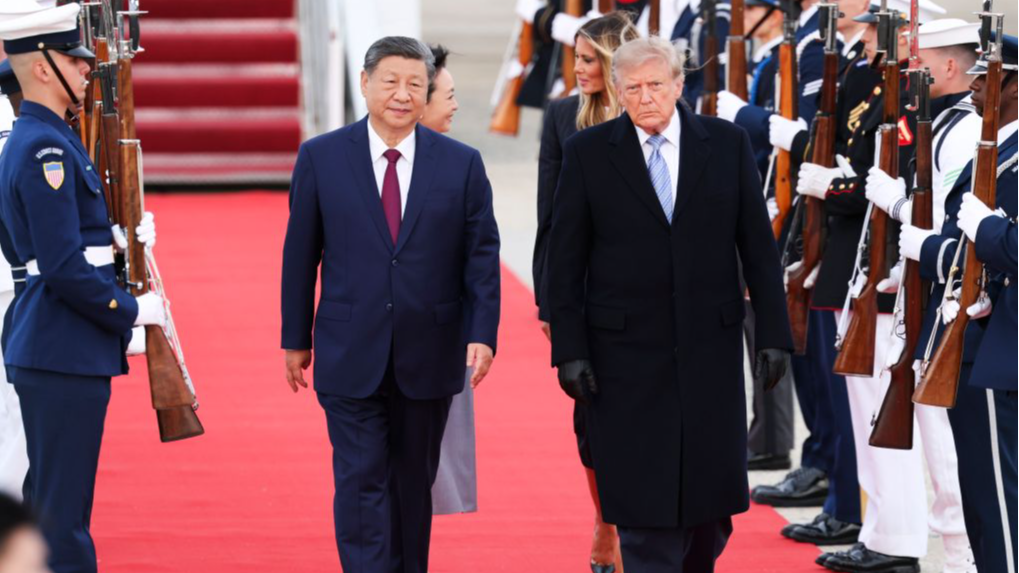 Le président chinois Xi Jinping est arrivé à la base commune d'Andrews et a été accueilli par le président américain Donald Trump, à Washington, DC, aux États-Unis, le 23 septembre 2026. /Xinhua