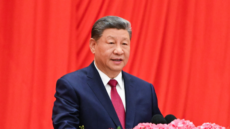 Le président chinois Xi Jinping, également secrétaire général du Comité central du Parti communiste chinois (PCC) et président de la Commission militaire centrale, s'exprime lors d'une réception organisée au Grand Palais du Peuple à Pékin pour célébrer le 77e anniversaire de la fondation de la République populaire de Chine, le 30 septembre 2026. /Xinhua