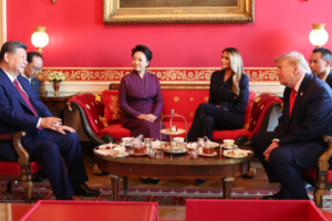Xi et Peng Liyuan prennent le thé avec Trump et son épouse
