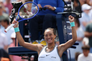Zheng Qinwen se lance dans les huitièmes de finale de l&rsquo;US Open après un retour sensationnel