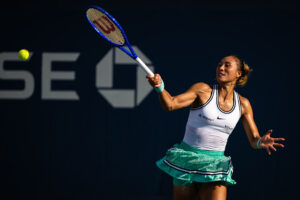 Zheng poursuit son ascension à l&rsquo;US Open avec une solide performance contre Putintseva