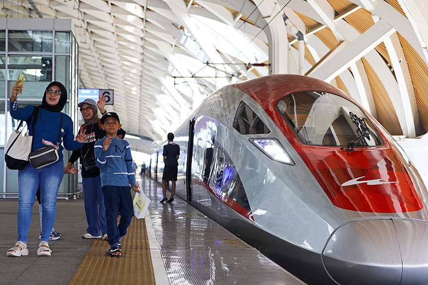 Passagers dans la gare de Halim à Jakarta, Indonésie, le 26 juin 2025. /VCG