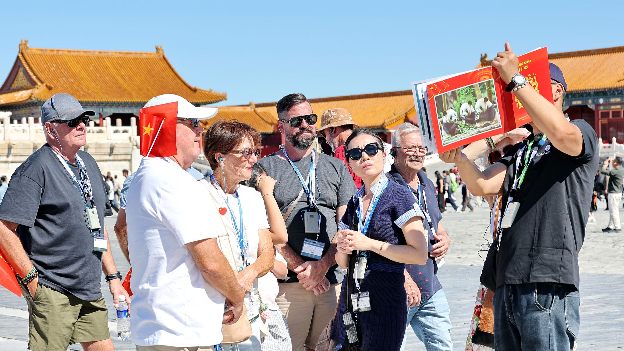 Des touristes étrangers visitent le Musée du Palais à Pékin, en Chine, le 6 octobre 2026. /VCG
