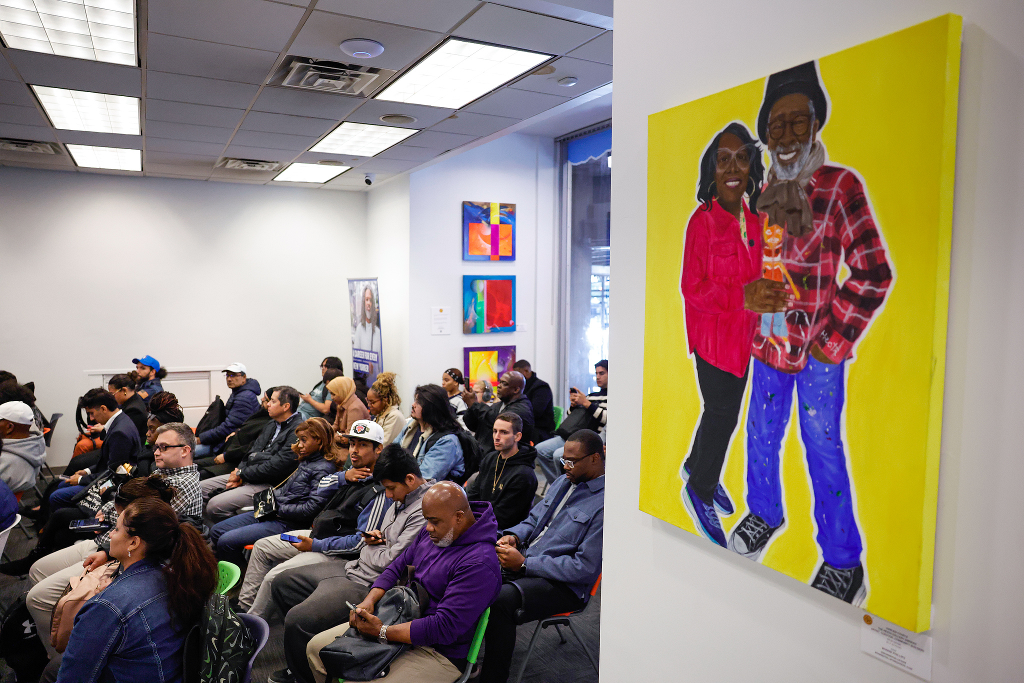 Des demandeurs d'emploi attendent d'assister à une réunion de présentation au Jobs NYC Center à New York, aux États-Unis, le mardi 6 octobre 2026. /VCG