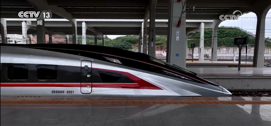 Le train à grande vitesse Fuxing CR450, Chine, 20 octobre 2025. /China Media Group