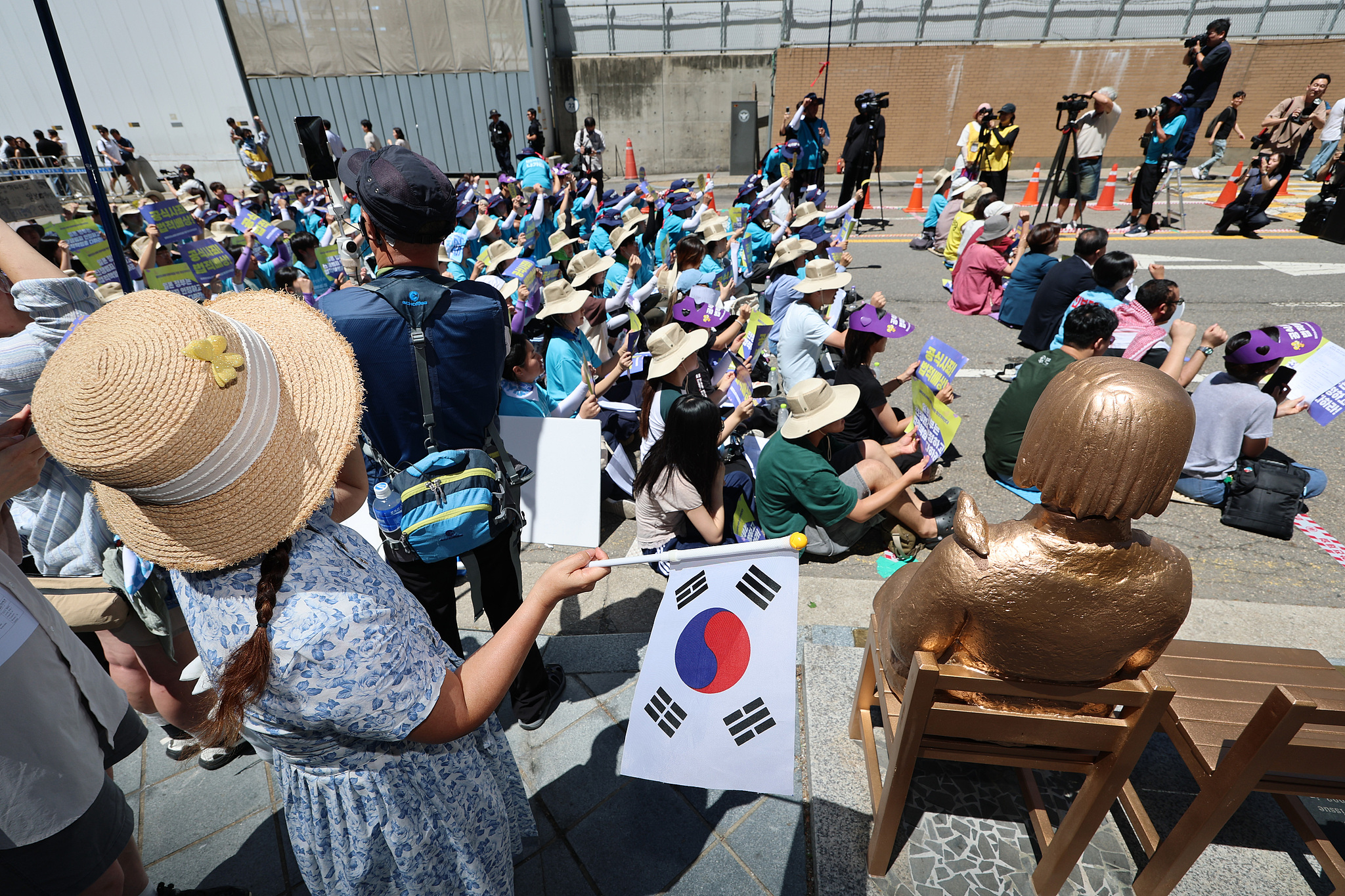 Un rassemblement de protestation contre le recours à l'esclavage sexuel par l'armée japonaise pendant la Seconde Guerre mondiale a lieu près de l'ancien site de l'ambassade du Japon à Séoul, en République de Corée, le 12 août 2026. /CFP