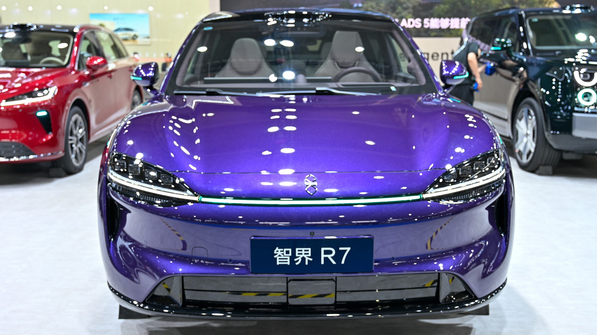 Un SUV Luxeed R7 exposé lors d'un salon automobile à Nanjing, dans la province du Jiangsu (est de la Chine), le 2 octobre 2026. /VCG
