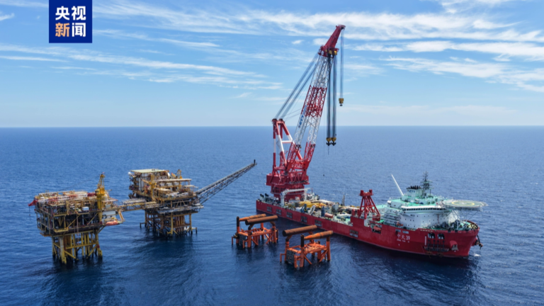 La structure principale du premier projet offshore d'injection de carbone en Chine a été achevée, avec la nouvelle plate-forme centrale du champ gazier de Dongfang 1-1 entrant dans la phase de mise en service, le 4 octobre 2026. /CMG