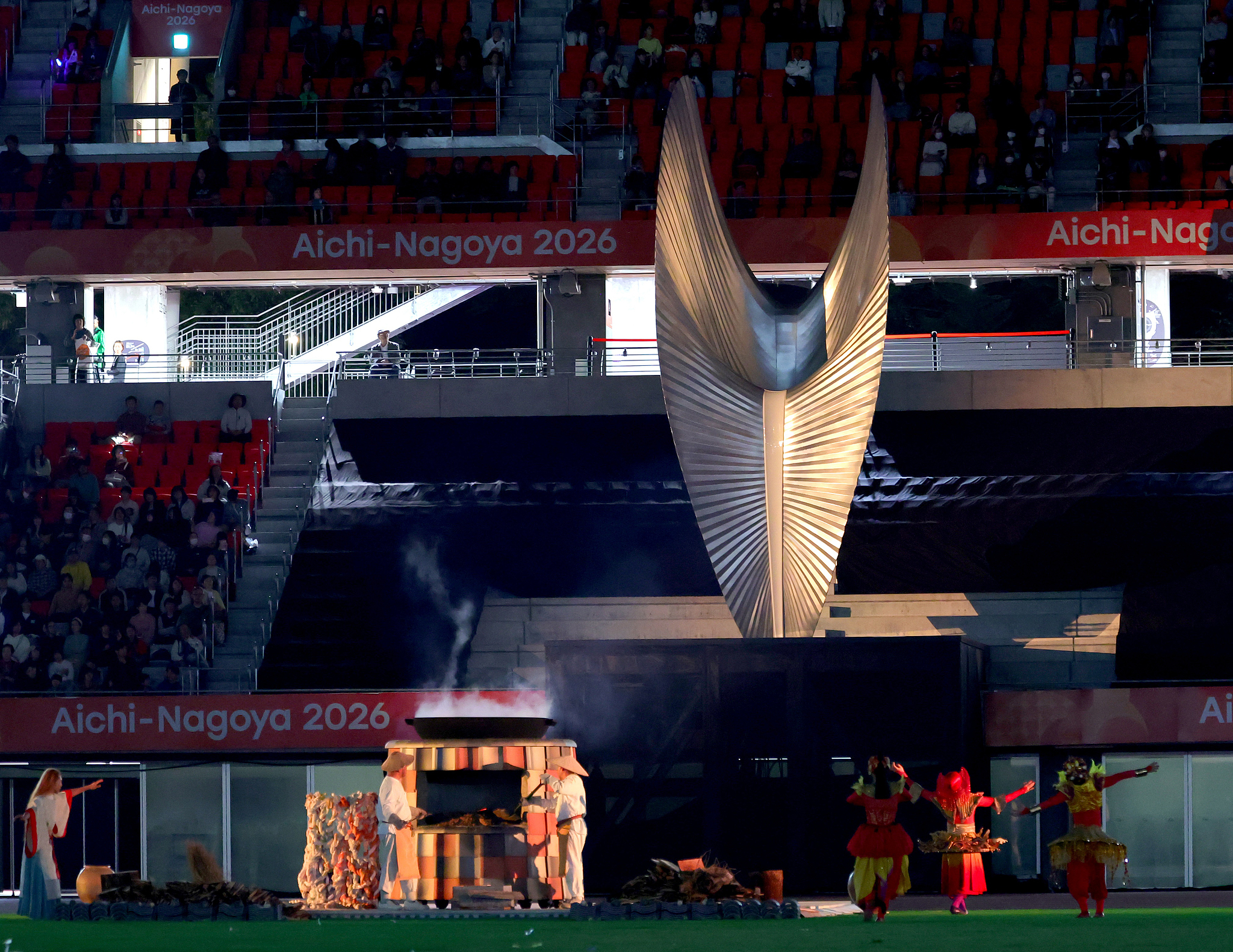 La flamme est éteinte lors de la cérémonie de clôture des Jeux paralympiques asiatiques d'Aichi-Nagoya 2026 à Nagoya, au Japon, le 24 octobre 2026. /VCG