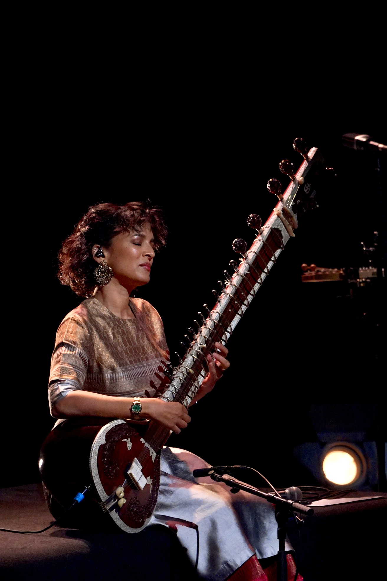 La virtuose du sitar Anoushka Shankar, plusieurs fois nominée aux Grammy Awards, se produit à Pékin le 14 octobre, donnant le coup d'envoi de sa tournée en Chine./Photo fournie à CGTN