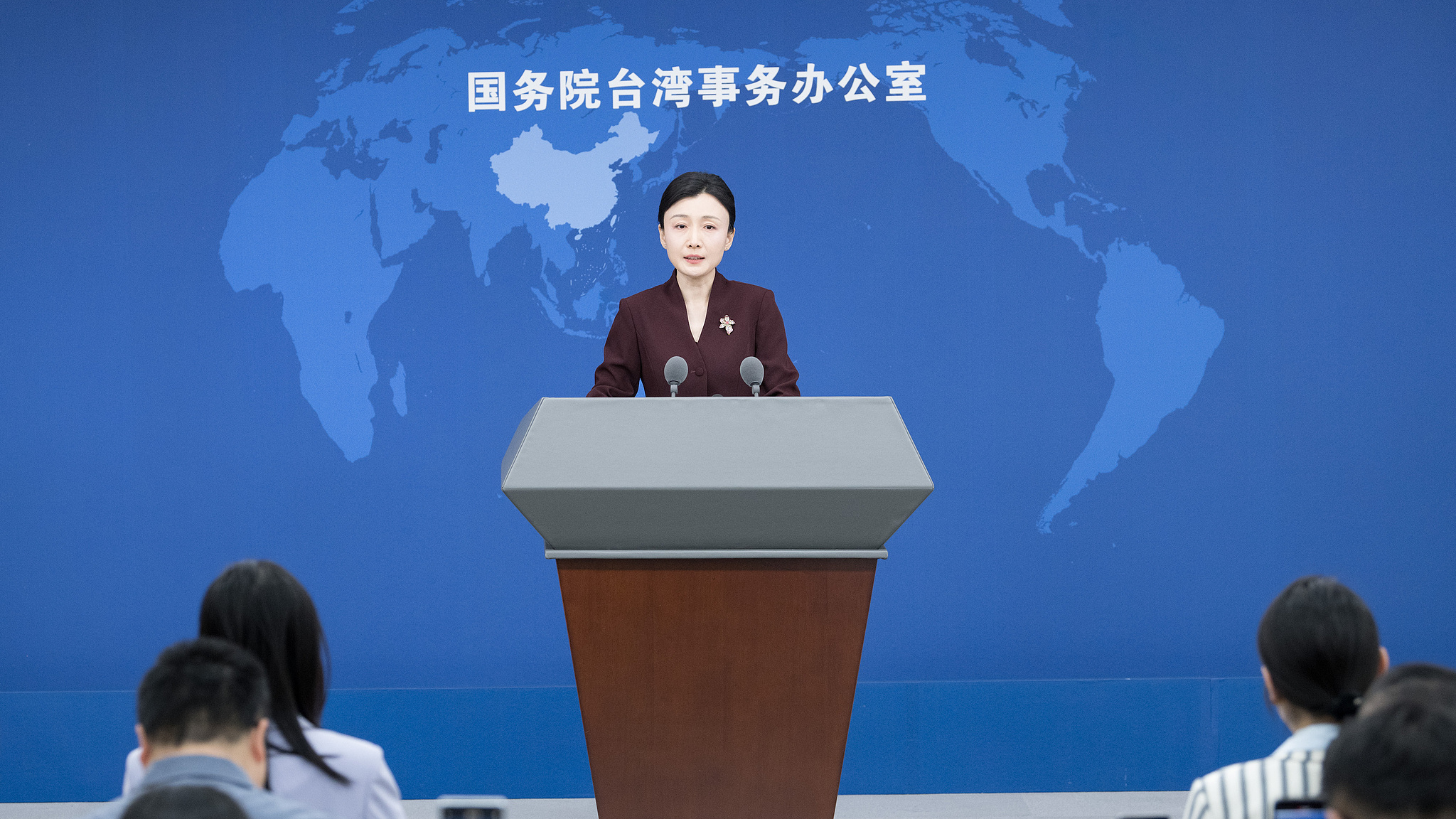 Zhang Han, porte-parole du Bureau des affaires de Taiwan du Conseil des Affaires d'État, tient une conférence de presse à Pékin, le 30 septembre 2026. /VCG