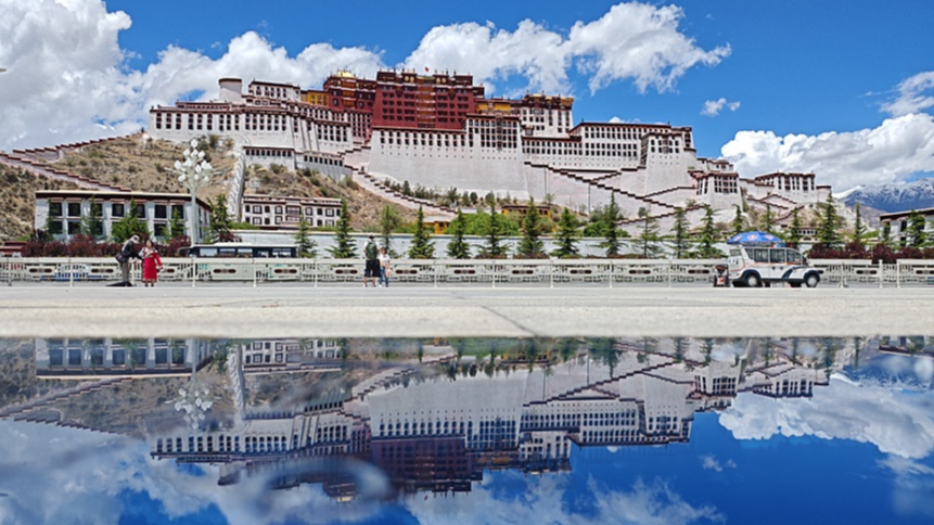 Une vue du palais du Potala à Lhassa, dans la région autonome de Xizang (sud-ouest de la Chine), le 26 mai 2025. /CFP