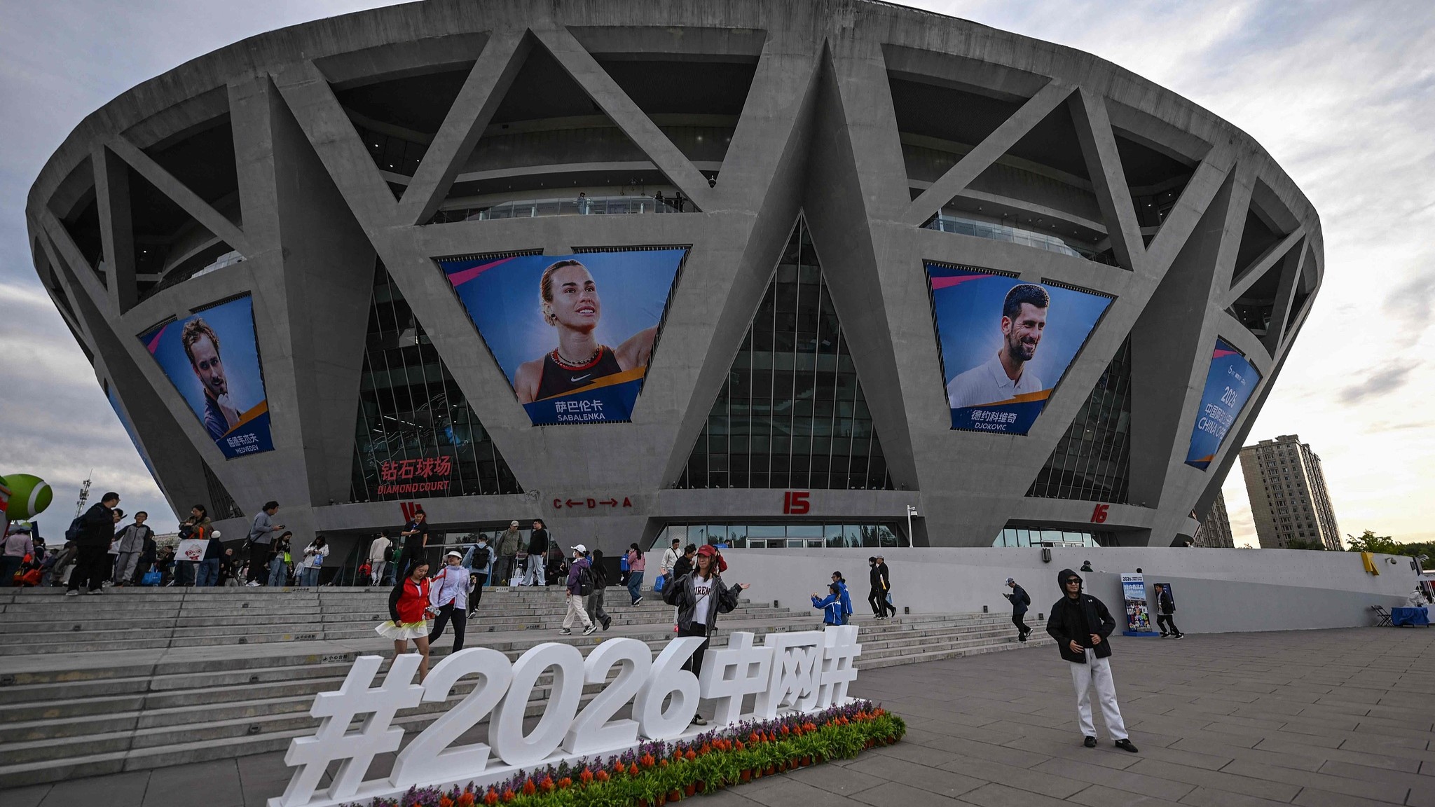 L'Open de Chine attire des foules record, Zheng Qinwen entre dans l'histoire à Pékin