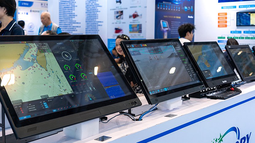 Divers systèmes de navigation intelligents et systèmes d'information maritime présentés à la China Marine Economy Expo, à Shenzhen, dans la province du Guangdong (sud de la Chine), le 22 octobre 2026. /VCG