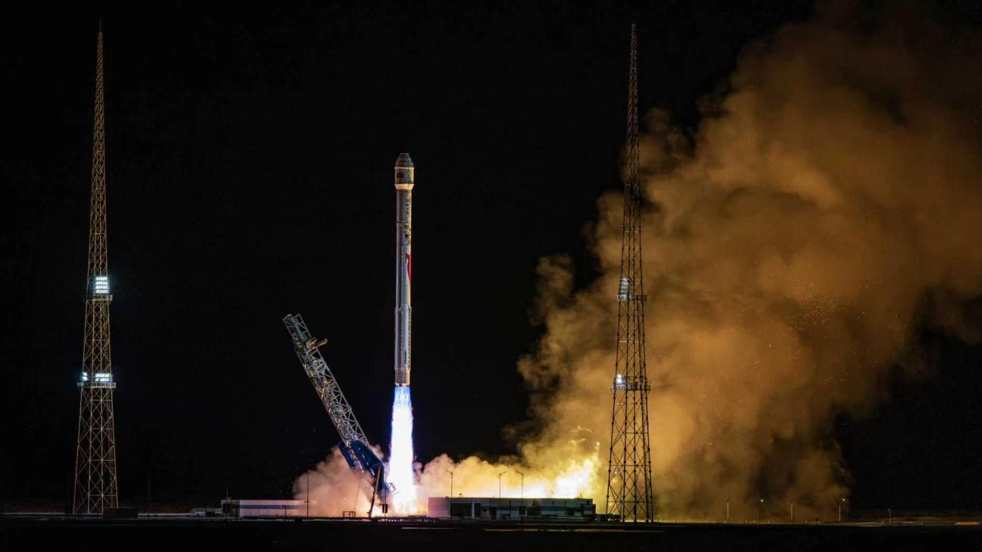 La société spatiale commerciale chinoise lance 10 satellites depuis la zone de test d'innovation spatiale commerciale de Dongfeng, dans le nord-ouest de la Chine, le 14 octobre 2026. /LandSpace