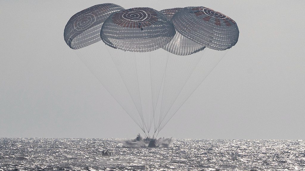 Le vaisseau spatial SpaceX Crew Dragon Freedom s'écrase dans l'océan Pacifique au large de Los Angeles, en Californie, le 8 octobre 2026. /VCG
