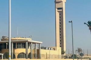 L&rsquo;aéroport de Riyad rouvre alors que les Houthis et la coalition échangent des attaques