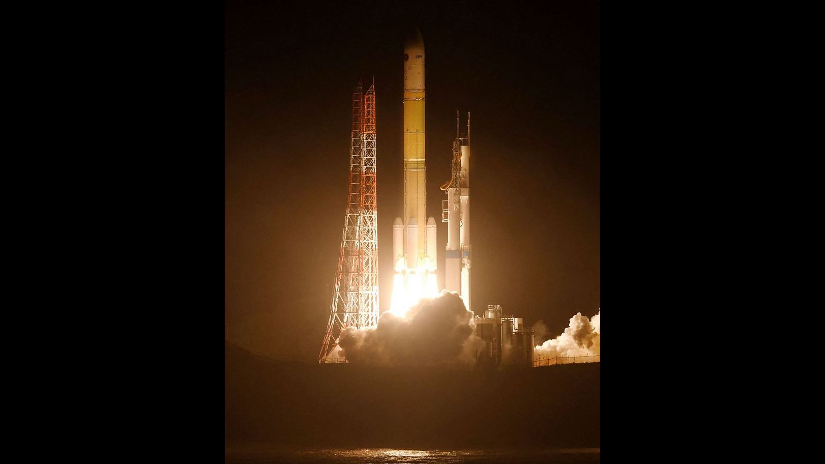 La fusée japonaise H3, transportant le vaisseau spatial d'exploration des Lunes martiennes, décolle du centre spatial de Tanegashima, dans la préfecture de Kagoshima, au Japon, le 20 octobre 2026. /VCG