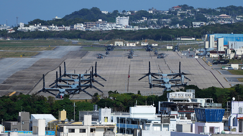Photo d'archives d'un avion de transport américain MV-22 Osprey stationné à la base aérienne du Corps des Marines des États-Unis Futenma à Ginowan, préfecture d'Okinawa, Japon, le 18 février 2025. /VCG