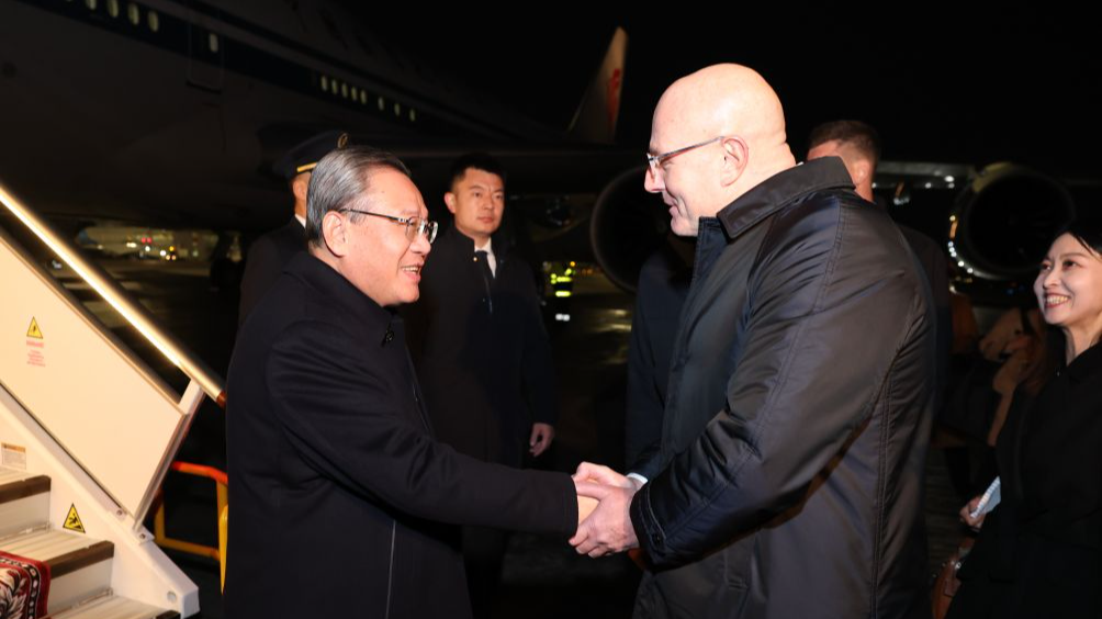 Le Premier ministre chinois Li Qiang arrive à Saint-Pétersbourg, en Russie, le 20 octobre 2026. /Xinhua