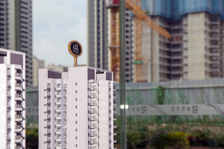 La zone d'exposition de modèles dans un centre de vente de projets résidentiels à Guangzhou, en Chine, le 5 septembre 2026. /VCG