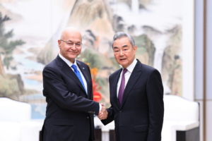 Le ministre chinois des Affaires étrangères rencontre le haut-commissaire de l&rsquo;ONU pour les réfugiés