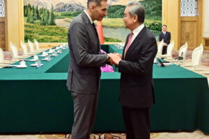 Le plus haut diplomate chinois rencontre l&rsquo;envoyé spécial du président des Émirats arabes unis