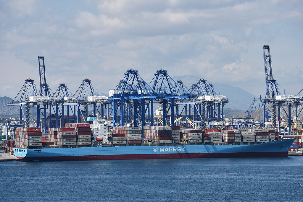 Une vue du terminal à conteneurs appartenant à COSCO au Pirée, en Grèce, le 10 avril 2025. /VCG