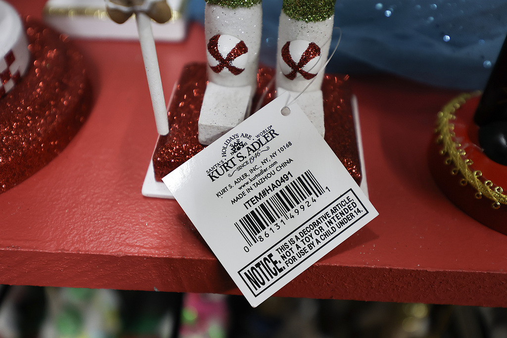 Une décoration de Noël vendue dans un magasin de West Palm Beach dit