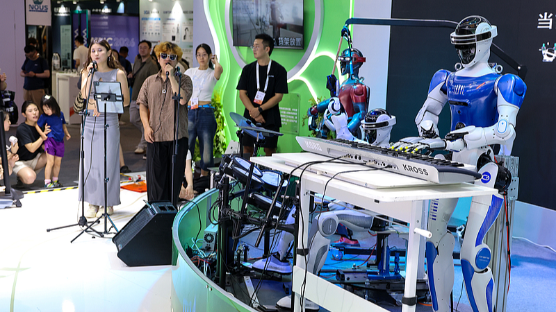 Un concert d'un groupe de robots à la Conférence mondiale sur l'intelligence artificielle 2026 (WAIC 2026), le 20 juillet 2026, à Shanghai. /VCG
