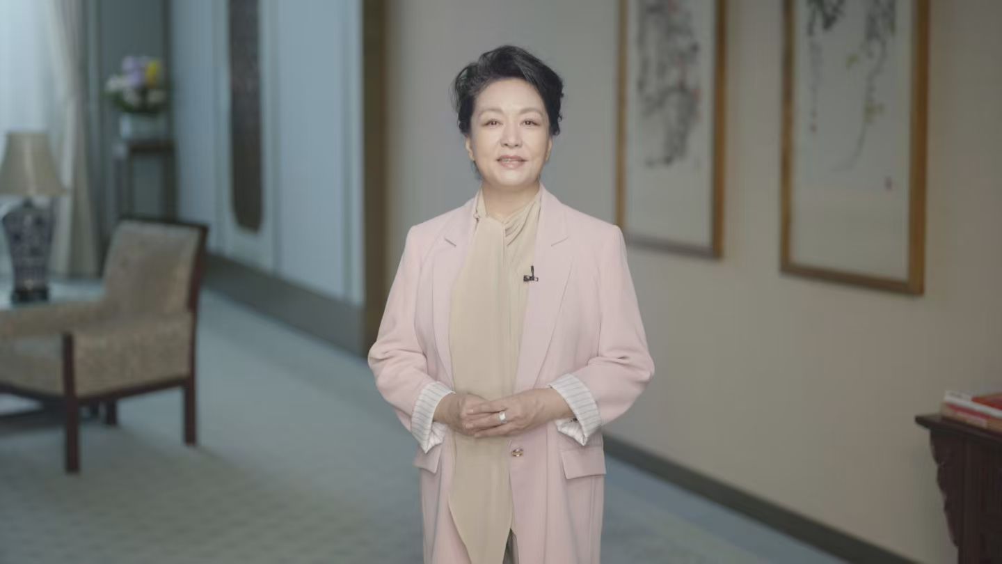Peng Liyuan appelle au développement de l'accès à l'éducation numérique pour les femmes