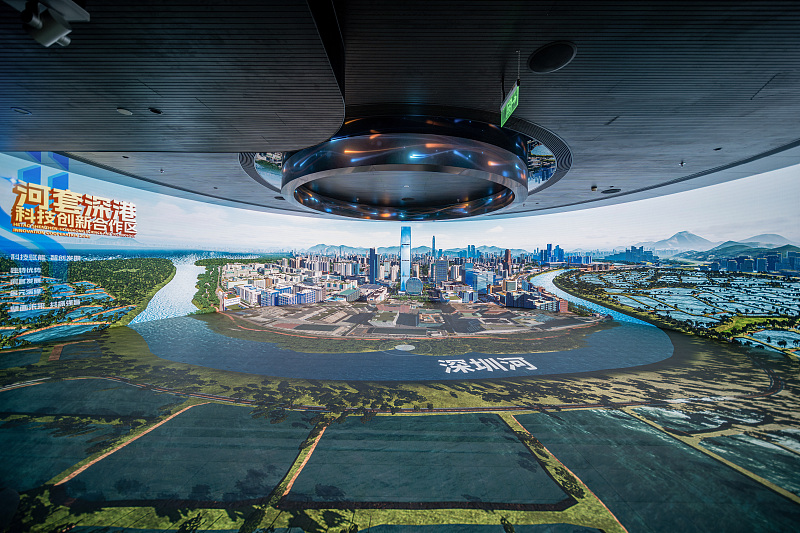 Le hall d'exposition de la zone de coopération en matière d'innovation scientifique et technologique Hetao Shenzhen-Hong Kong à Shenzhen, dans la province du Guangdong (sud de la Chine), le 8 mai 2024. /VCG
