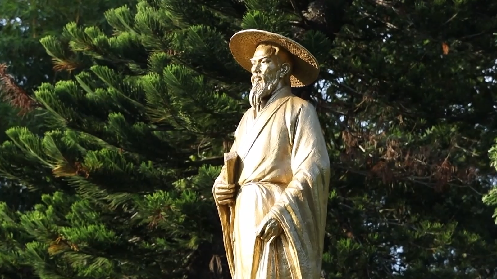 Une statue en bronze et des pagodes jumelles révèlent la profondeur culturelle cachée de Hainan