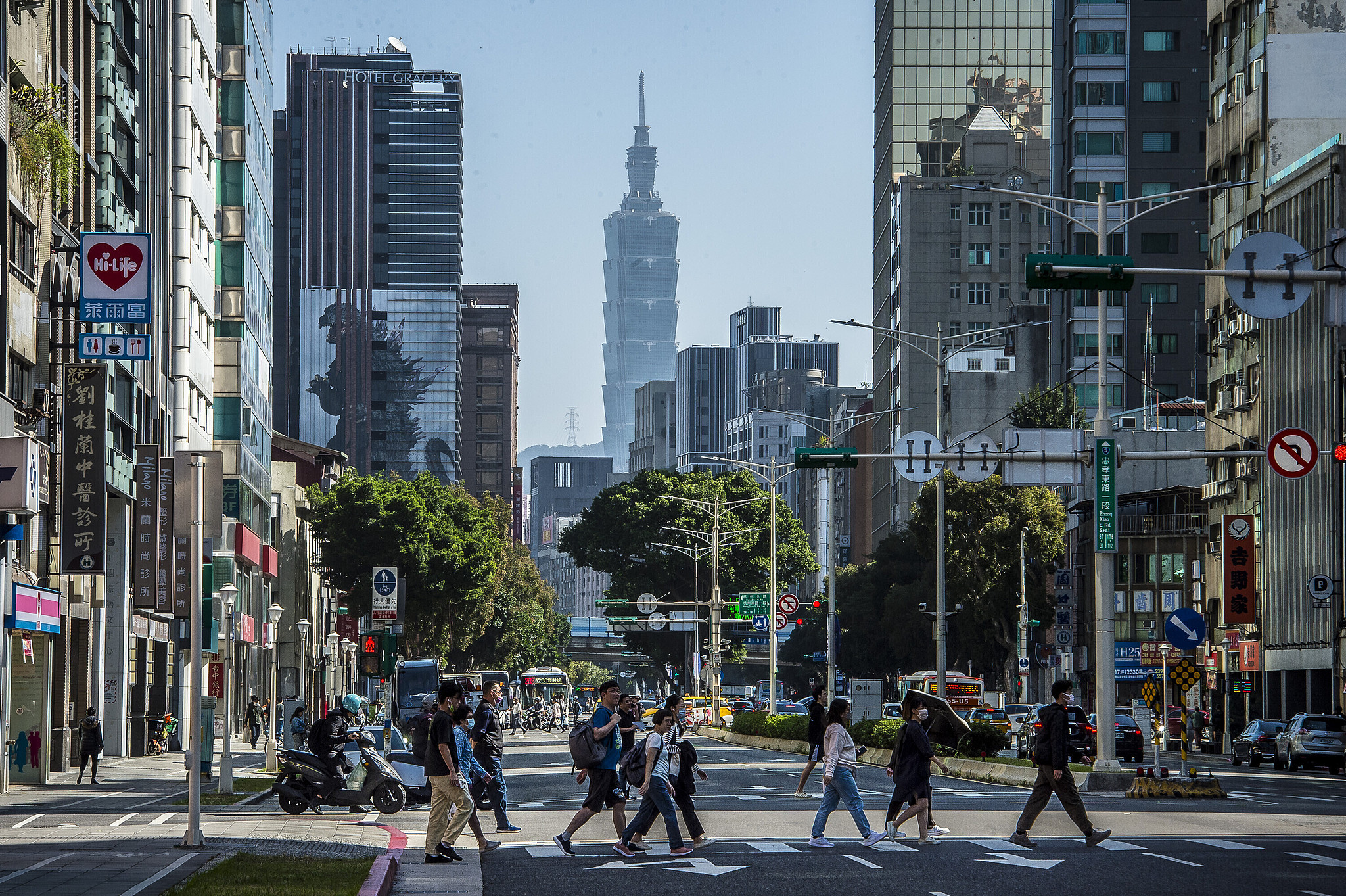 Une vue d'une rue de Taipei, dans la région de Taiwan, dans le sud de la Chine, le 28 novembre 2023. /CFP