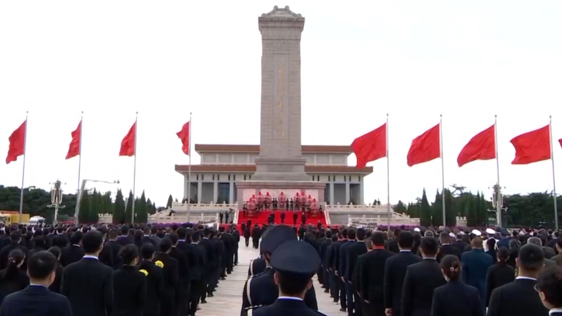 Xi Jinping rend hommage aux héros nationaux à l'occasion de la Journée des martyrs