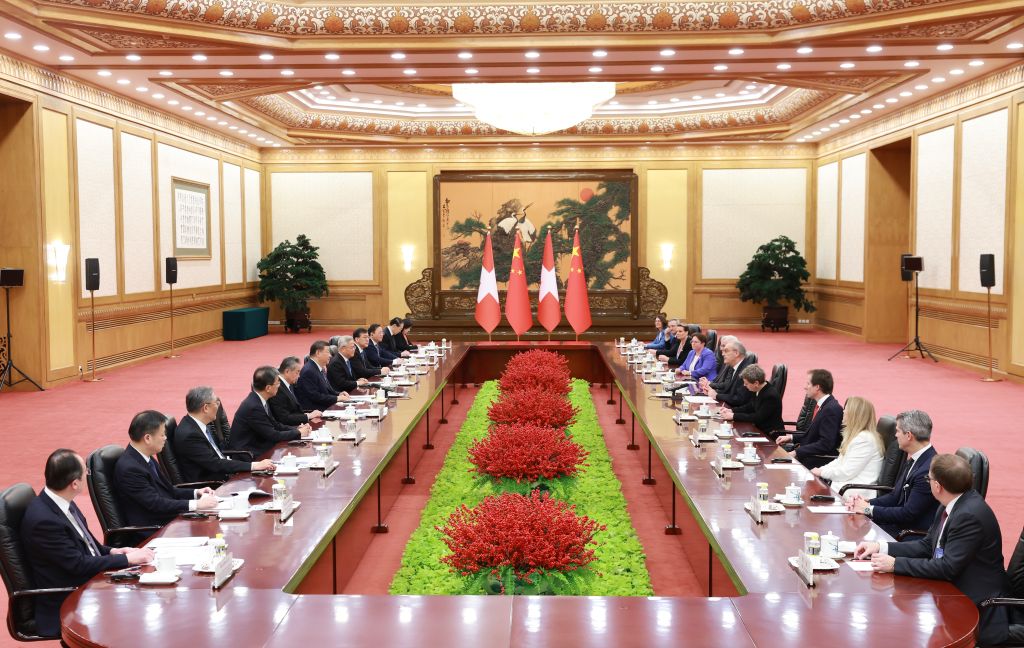Le président chinois Xi Jinping rencontre le président de la Confédération suisse Guy Parmelin au Grand Palais du Peuple à Pékin, capitale chinoise, le 30 octobre 2026. /Xinhua